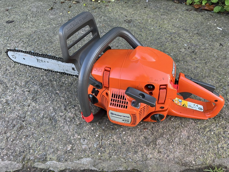 Husqvarna 435 Chainsaw Used with 15" bar & chain